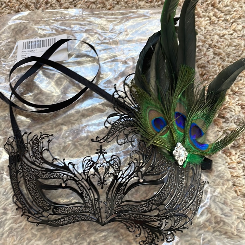 Masquerade Mask - Picture 3 of 3